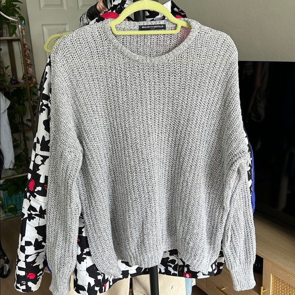 Brandy Melville Sweaters - Brandy Melville Light Gray Knit Sweater